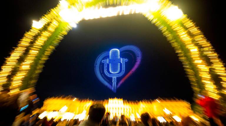 <i>Espectáculo de drones con motivo del concurso Eurovisión que se celebrará en Viena. / Georg Hochmuth / APA.</i>