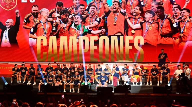 <i>Los jugadores de la selección durante la celebración del Mundial en Cibeles. / Óscar Ortiz / Europa Press.</i>