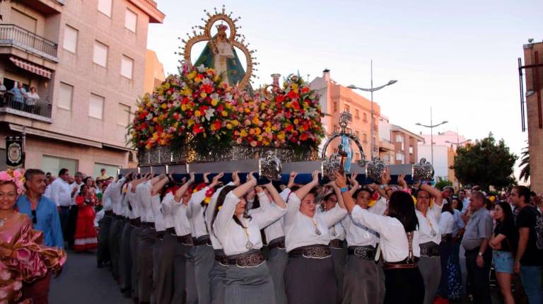 FERVOR. <i> Procesión de la Virgen de la Victoria por las calles marteñas el pasado 2019.</i>