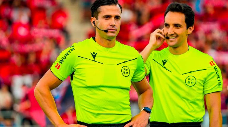 <i>José Luis Guzmán Mansilla junto a su asistente, Ángel Munuera Montero. </i>