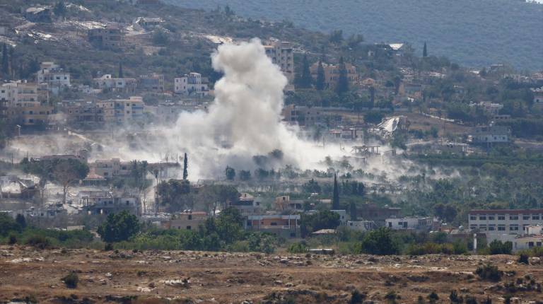 <i>Se eleva el humo tras una explosión en el distrito de Tiro en Líbano. / Abdul Kader Al Bay / ZUMA Press Wi / DPA / Europa Press.</i>