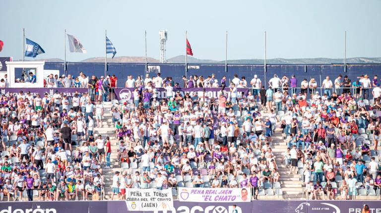 <i>La Victoria registró casi un lleno absoluto en el partido con el Atlético Baleares. / Miranda López / Real Jaén.</i>