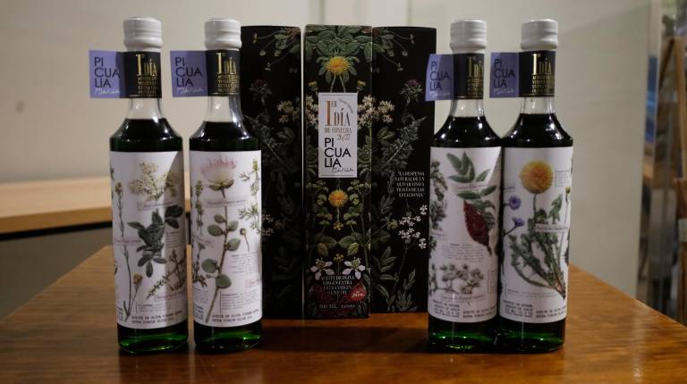 <i>Botellas de la edición limitada del Aove Primer Día de Cosecha 2026/2027. </i>