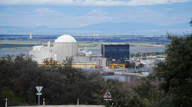 <i>Vista de la central nuclear de Almaraz. / Europa Press. </i>