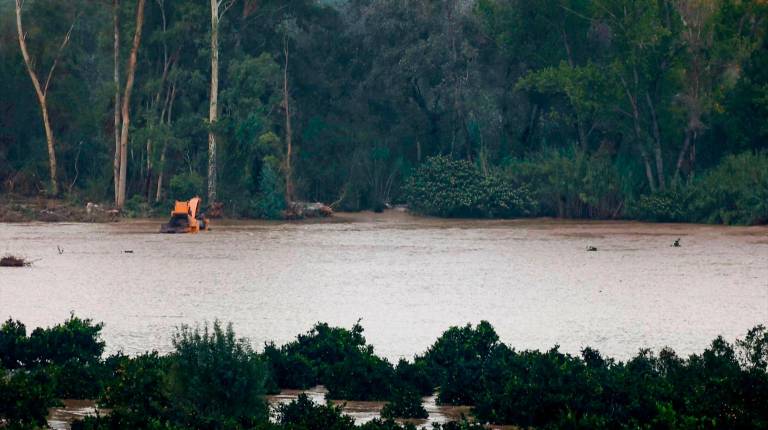 <i>Campos de la pedanía anegados por el agua. A 14 de noviembre de 2024, en San Pablo de Bucite, Cádiz (Andalucía, España). / Europa Press. </i>