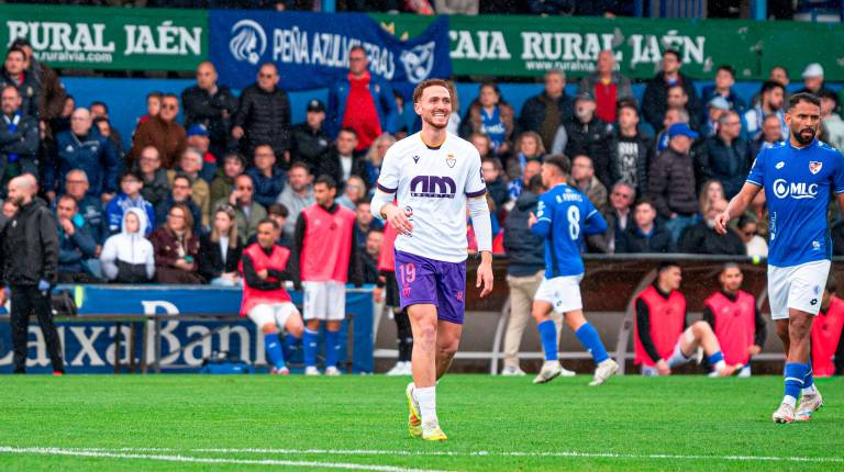 <i>Agus Alonso celebra el gol marcado al Linares Deportivo. / Real Jaén.</i>