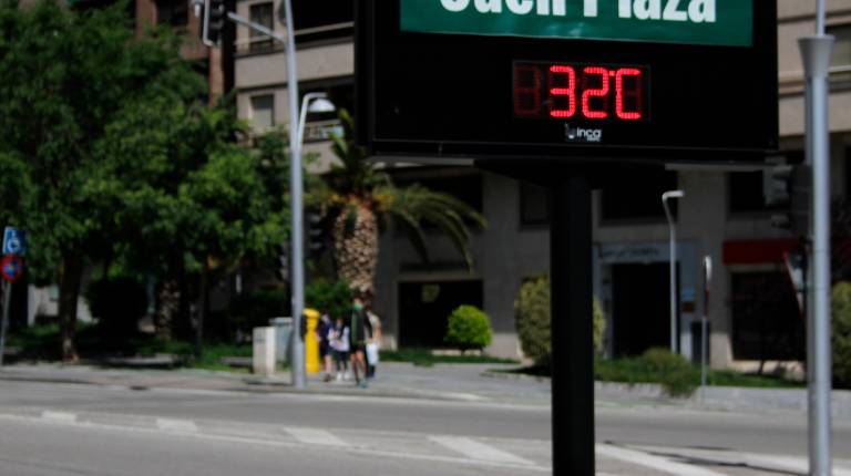 <i>Termómetro, en una imagen de archivo, en una calle de la capital. / Diario JAÉN. </i>
