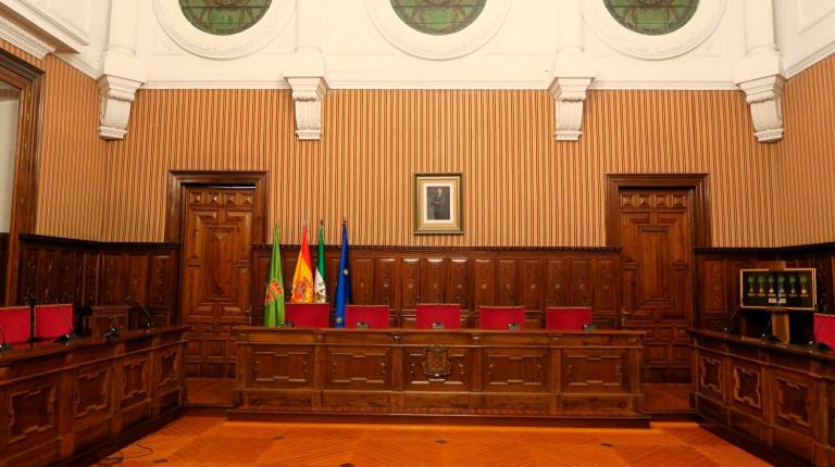 <i>Salón de plenos de la Diputación Provincial de Jaén. / Europa Press.</i>