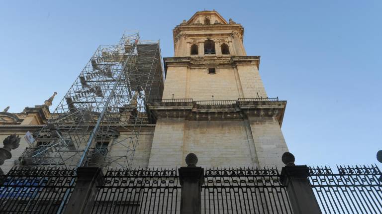 TRABAJO.<i> Andamios que se utilizan para las obras que se realizan en la Catedral. </i>