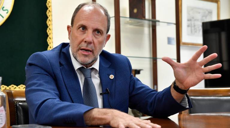 <i>Nicolás Ruiz, en su despacho del Rectorado. / Agustín Muñoz / Diario JAÉN.</i>