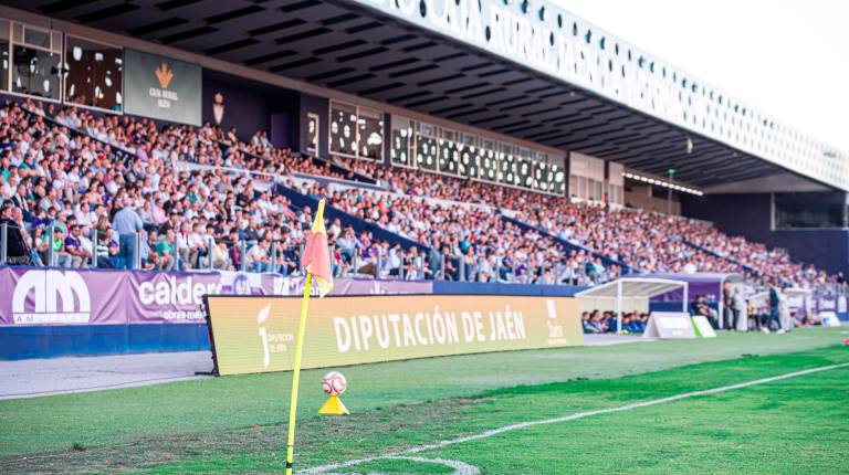 <i>Aspecto de la tribuna en el partido del pasado sábado ante el Villarreal B. / Miranda López / Real Jaén.</i>