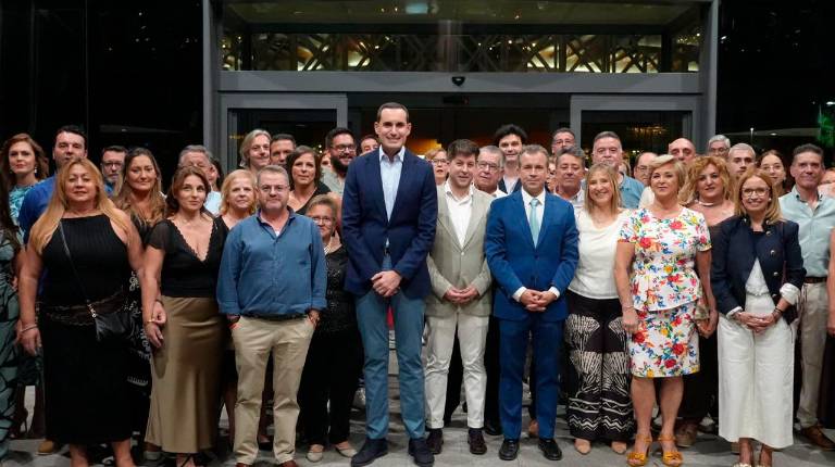 <i>Foto de familia en la celebración. / Ayuntamiento de Jaén.</i>