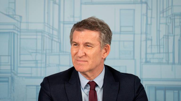 Feijóo reclama al Gobierno la contratación de más profesionales sanitarios