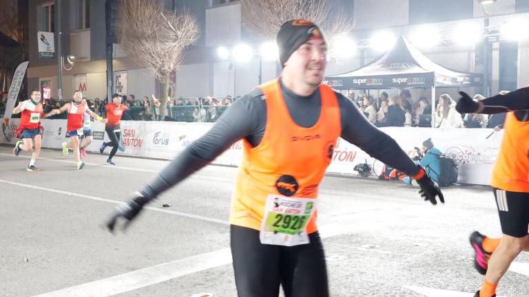 La emoción de los últimos metros de la Carrera de San Antón 2026, en imágenes