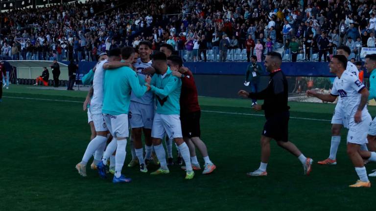 Los jugadores del Real Jaén celebran el segundo gol. / Jason Moyano / Diario JAÉN. 
