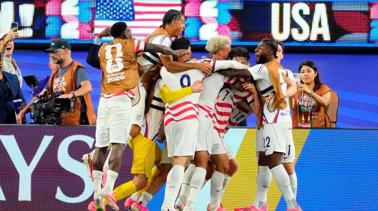<i>Jugadores de Estados Unidos celebran el triunfo frente a Paraguay. / AFP7 / Europa Press.</i>