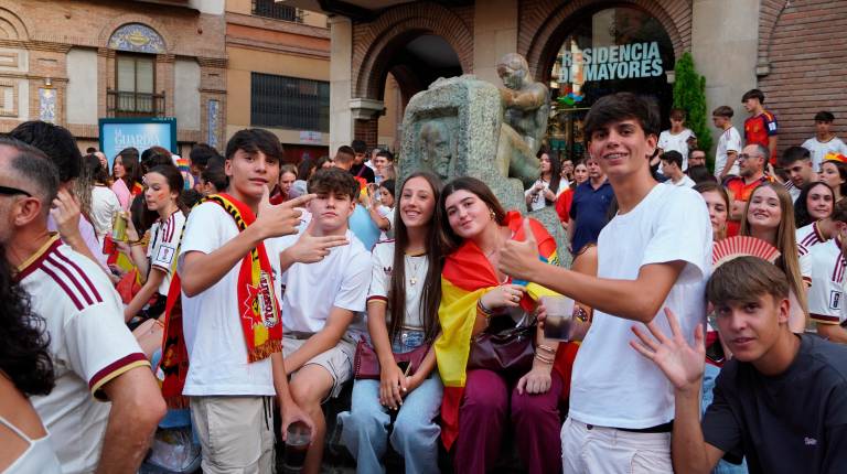 Fotogalería: Jaén se convierte en una fiesta para celebrar el triunfo de la selección