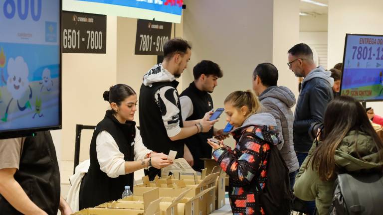 Ilusión en el primer día de entrega de dorsales para la Carrera de San Antón