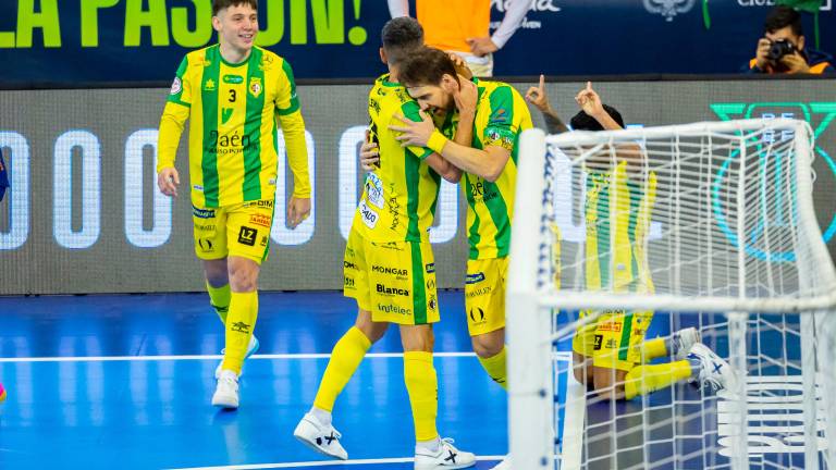 La fiesta del Jaén Paraíso Interior y su marea amarilla