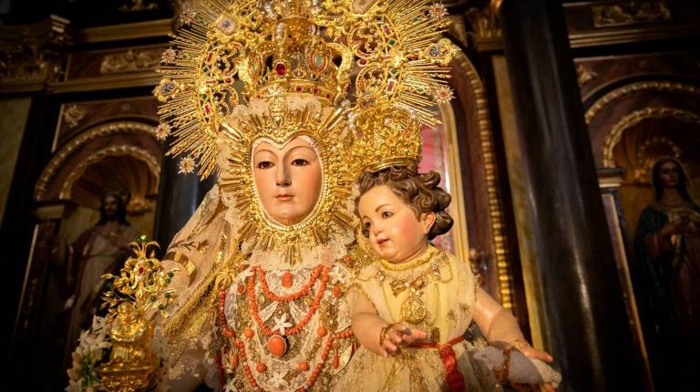 <i>Imagen de la Virgen de la Fuensanta Coronada de Alcaudete. / Cofradía de la Virgen de la Fuensanta Coronada. </i>