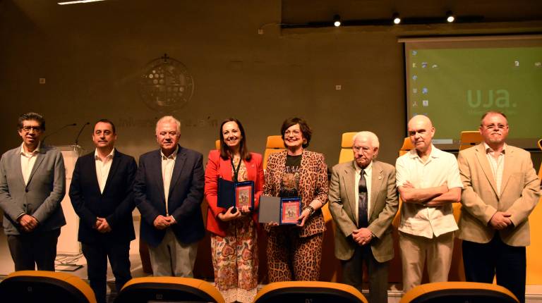 <i>Juan Ignacio Pulido, Francisco Navarro, Juan Infante, Marta Torres, Inés Arco, Antonio Gázquez, Juan José Gaforio y Rafael Moreno, en la inauguración. / Juanjes García / Diario JAÉN. </i>