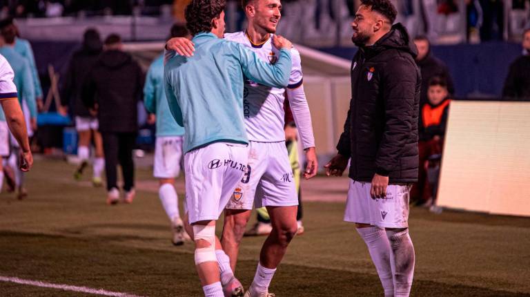 <i>Agus Alonso celebra uno de los tres goles marcados al Lorca. / Real Jaén CF. </i>