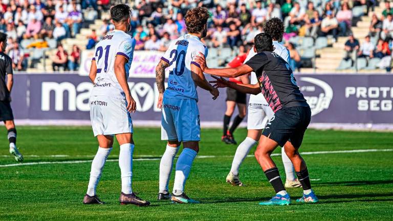 El Real Jaén sigue ganando al Águilas (3-1) en el segundo periodo
