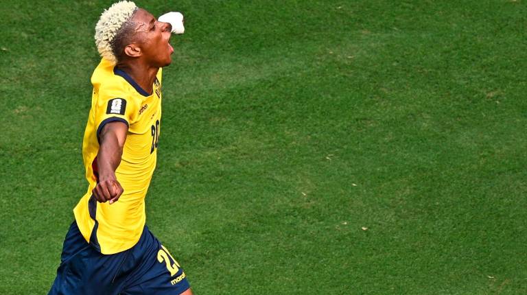 <i>Nilson Angulo celebra el segundo gol frente a Alemania. / Tom Weller / dpa.</i>