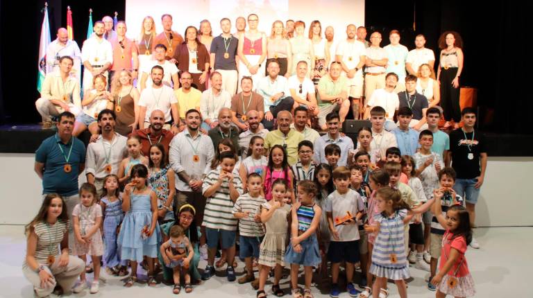 <i>Foto de familia de la Gala del Atletismo de Guarromán.</i>