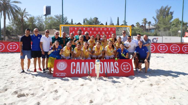 <i>Foto de familia del Higicontrol Melilla, que ganó la Copa Federación el pasado año en Jaén. / RFEF. </i>
