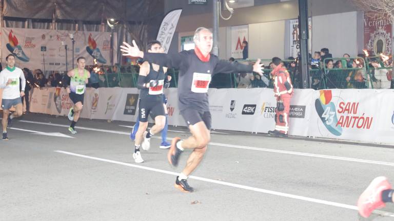 Reviva su llegada a la meta en la Carrera de San Antón 2026 con las mejores fotografías