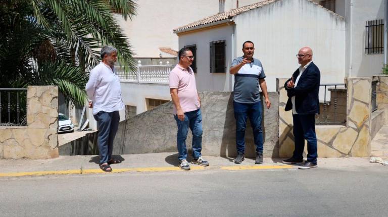<i>Manuel Fernández y José Carlos Serrano durante la visita. / Subdelegación del Gobierno.</i>