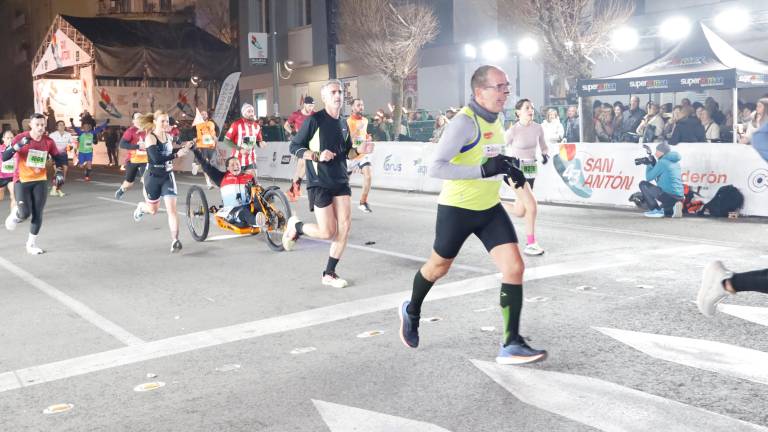 La emoción de los últimos metros de la Carrera de San Antón 2026, en imágenes
