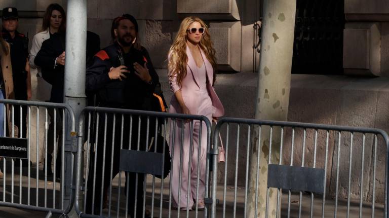 <i>La cantante Shakira, a su salida de la Audiencia Nacional el día que comienza su juicio, a 20 de noviembre de 2023, en Barcelona. / Kike Rincón / Europa Press.</i>