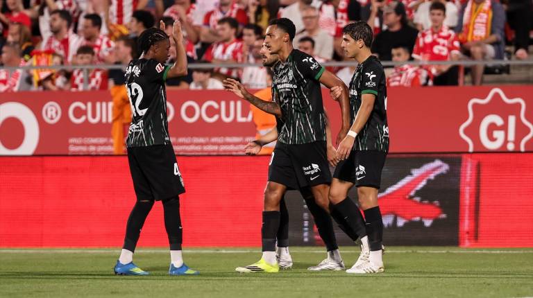 <i>Jugadores del Elche, en un momento del partido frente al Girona. / LaLiga.</i>
