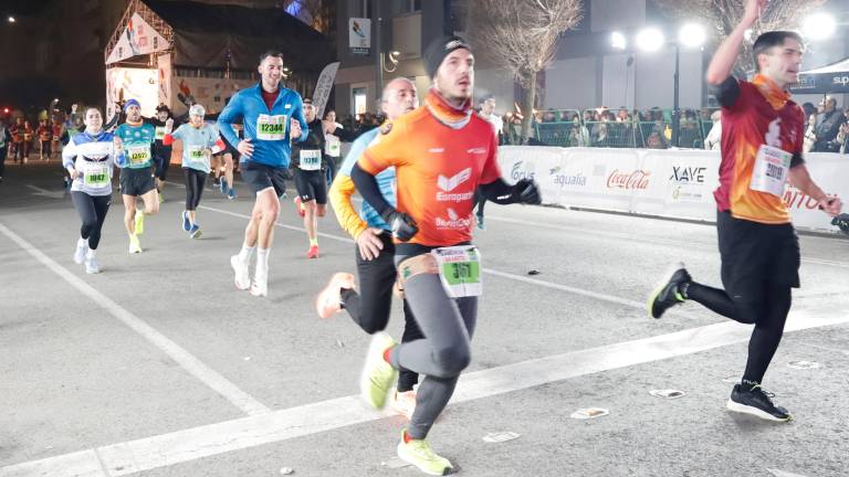 La emoción de los últimos metros de la Carrera de San Antón 2026, en imágenes