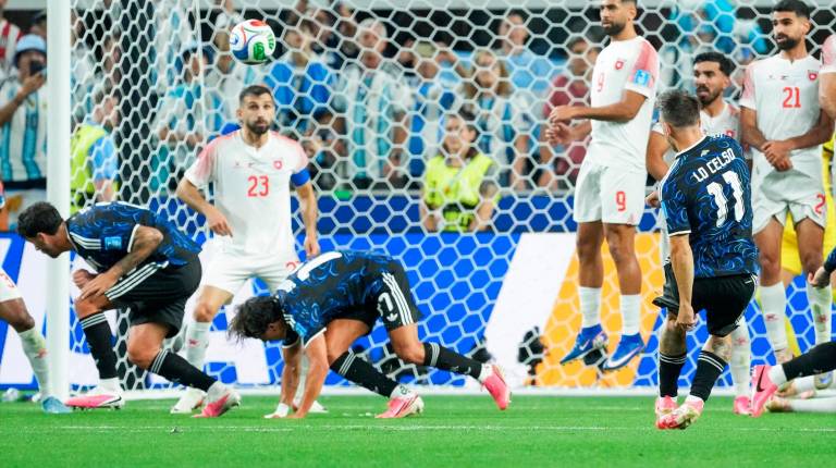 <i>Giovani Lo Celso en la falta que acabó en gol en el Jordania-Argentina. / Alexandra Fechete / Contacto / Europa Press. </i>