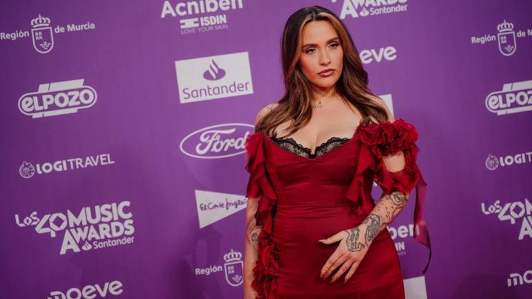 Imagen de archivo de la cantante Lia Kali durante el photocall previo a la entrega de Los40 Music Awards Santander 2025. / Jorge Gil / Europa Press.