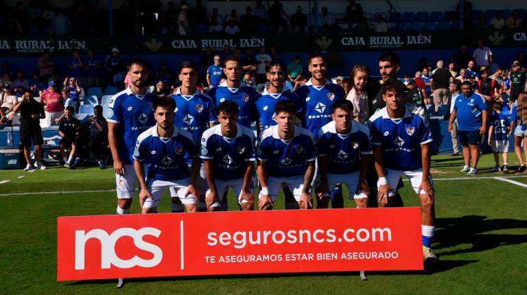 <i>Once del Linares contra Las Palmas Atlético / Linares Deportivo.</i>
