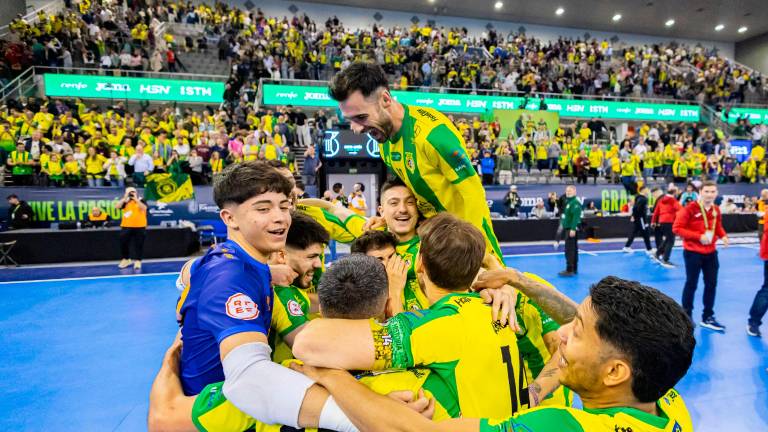 La fiesta del Jaén Paraíso Interior y su marea amarilla