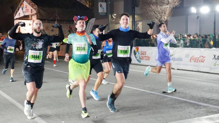 La emoción de los últimos metros de la Carrera de San Antón 2026, en imágenes
