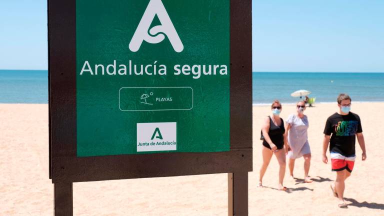 Casi el 60% de la costa andaluza cuenta con el sello ‘Andalucía segura’
