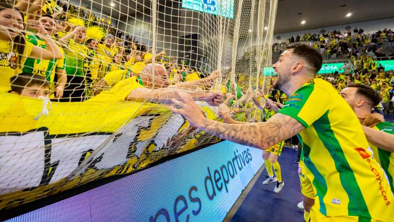 La fiesta del Jaén Paraíso Interior y su marea amarilla