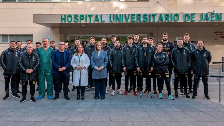 El Jaén Paraíso Interior lleva ilusión y solidaridad al Hospital Materno Infantil y participa en el Ecomercadillo