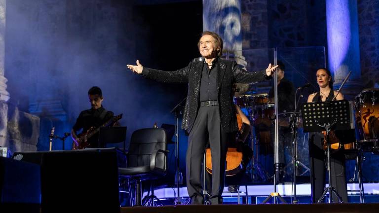 Raphael vuelve a las escenarios en una noche de “escándalo” en Mérida