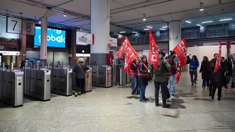 El Ministerio de Transportes y sindicatos llegan a un acuerdo para desconvocar la huelga de trenes
