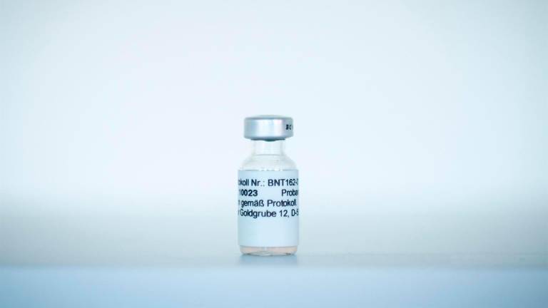 Pfizer y BioNTech piden la autorización para comercializar su vacuna en Europa