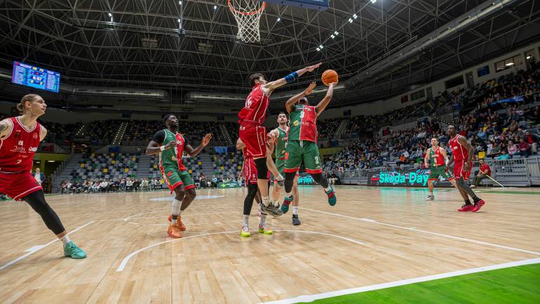 El Jaén CB da la cara, pero no puede con el potencial del Caja 87
