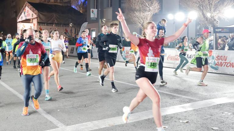 La emoción de los últimos metros de la Carrera de San Antón 2026, en imágenes