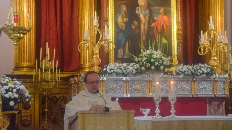 Multitudinaria despedida de sus fieles a Ildefonso Rueda